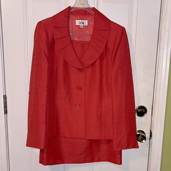 Le Suit Vibrant Red Blazer and Skirt Ensemble - Picture 10 of 10